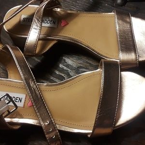 Steve Madden Irene Youth metallic sandal